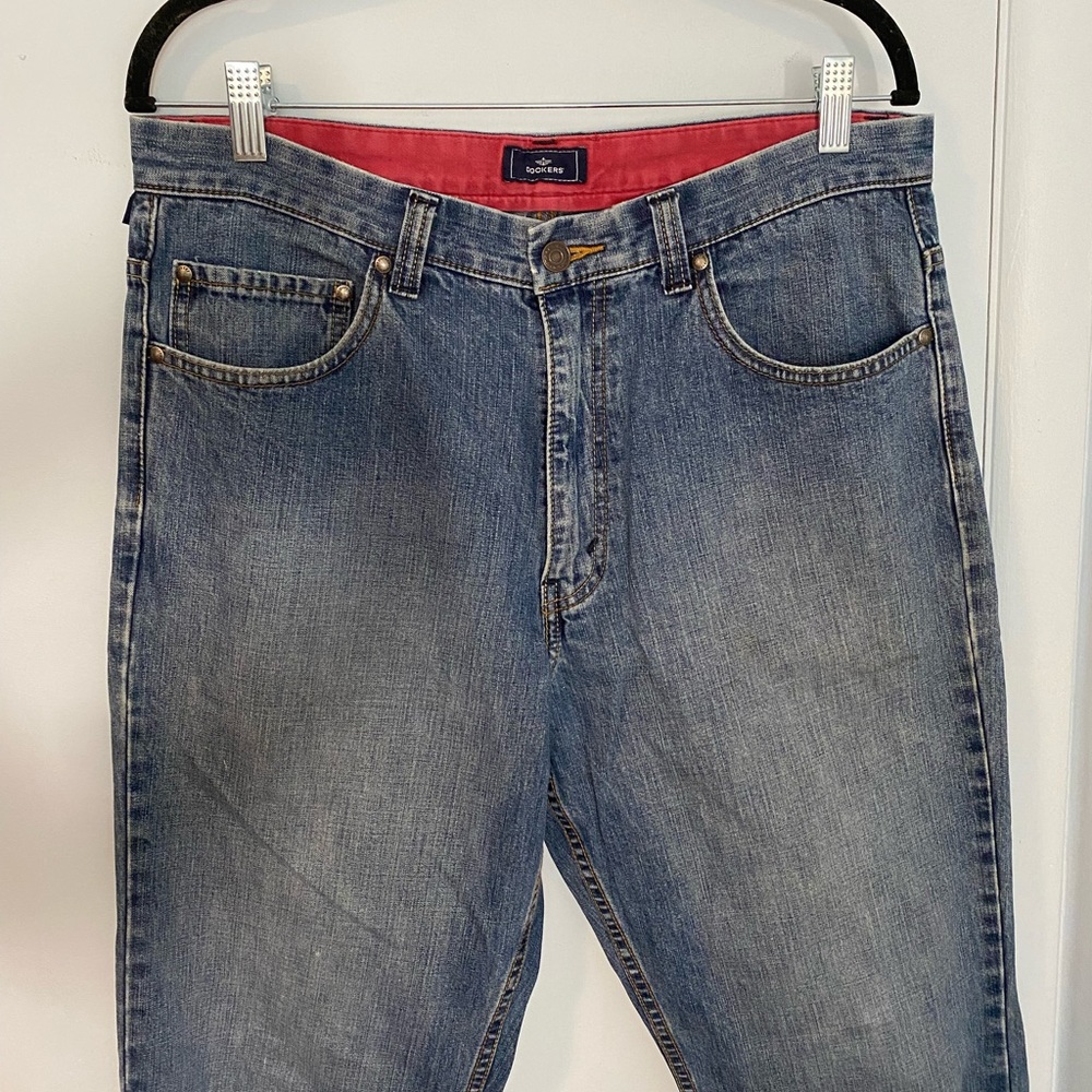 Men’s Dockers relaxed medium wash jeans